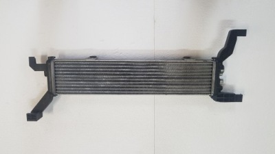 Maserati levante ghibli радиатор масла 670104142 фото №1