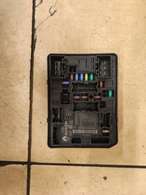 Модуль блок управления bcm dacia jogger фото №1