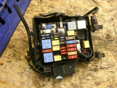 Citroen c4 picasso ii коробка предохранителей 9804848580 фото №1