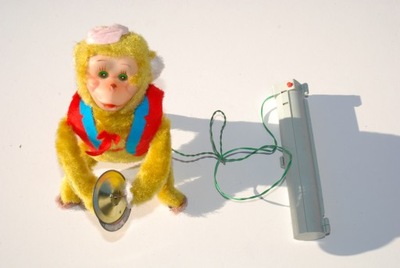 Stara zabawka małpka z talerzami Japonia antyk