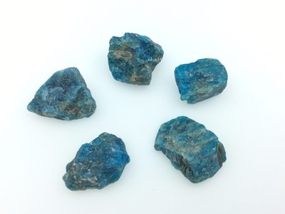 apatyt surowy kamień naturalny minerał czakry