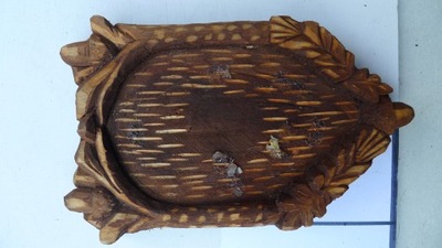 Rzeźbiona deska pod trofeum czaszkę parostka kozła