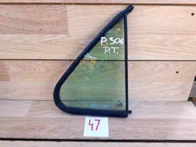 Стекло боковая дверь треугольник правый задняя peugeot 306 фото №1