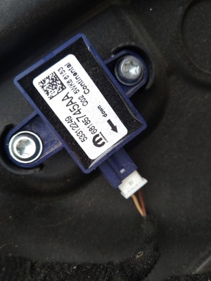 Pacifica 2016-2020r датчик удара дверь фото №1