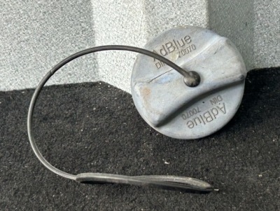 Крышка заливной adblue daf 1742568 фото №1