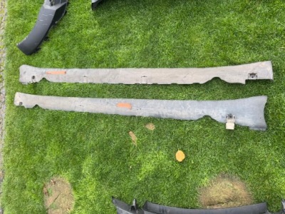 Tesla model m3 3 поріг ліва накладка поріг оригінал 1089831-00-d фото №1