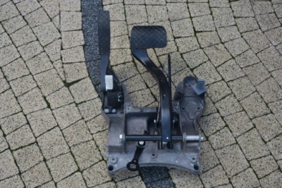 Кронштейн педалей audi q7 3,0tdi 09r 7l8723117 фото №1