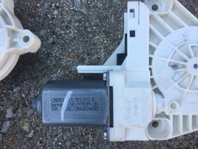 Audi a7 моторчик підйому скло 8k0959802b фото №1