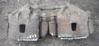 Hyundai santa fe 2,0 crdi суппорты перед левый правый фото №1