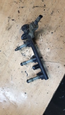 Toyota yaris ii 1.0 12v молдинг впрыскная фото №1