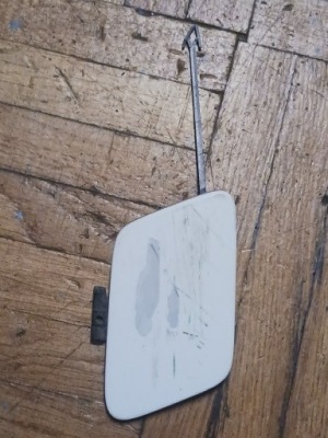 Audi оригінальний номер 8w0807241 заглушка бампера фото №1