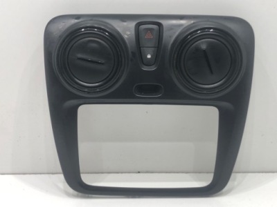 Решётка обдув перед dacia dokker 682606882r хэтчбек фото №1