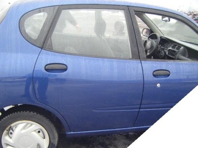 Daihatsu sirion 98-05 двері праве задні - голий фото №1