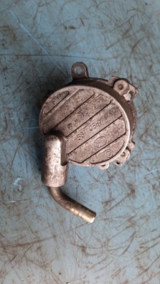 Насос vacu a6112300165 mercedes vito w638 2.2 cdi фото №1