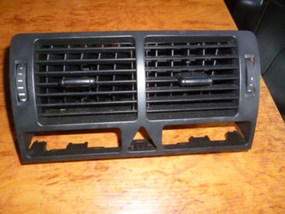 Решітка обдув середня audi a2 8z0820951a фото №1