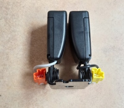 Volvo v40 ii клипса поперечина ремней задний  задняя двойной 615580 фото №1