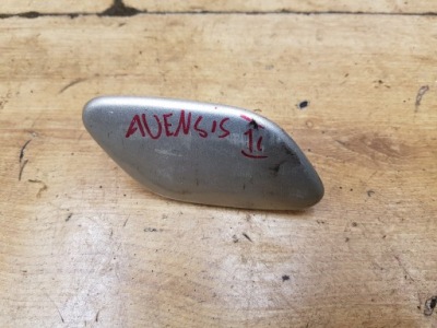 Накладка заглушка розпилювача toyota avensis 2 фото №1