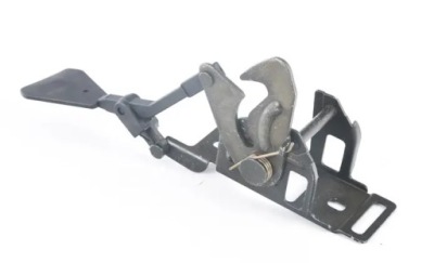 Зачіп капот bmw 8 e31 оригінал фото №1