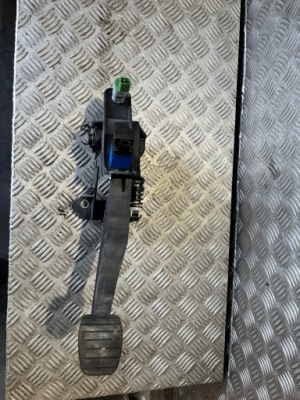 Педаль зчеплення dacia lodgy 2019 1.6sce eu 465038135r 8390 фото №1