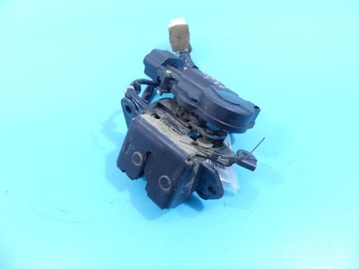 Замок кришки задня багажника toyota matrix 02-08 фото №1