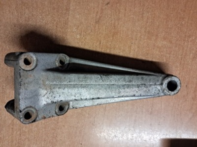 Кронштейн двигуна mercedes w108 w109 1162231204 фото №1