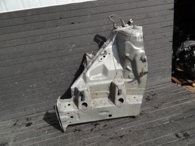 Toyota yaris iii 2013 лонжерон передня права оригінал фото №1