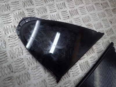 Porsche panamera 971 скло кузовна r 18r. as3 фото №1