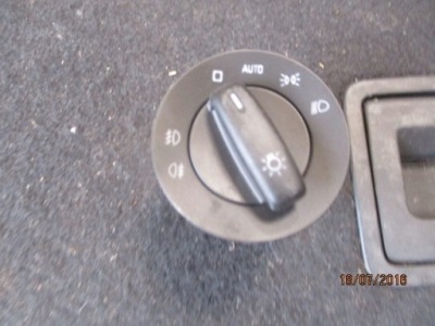Выключатель света skoda yeti 5l0941431e фото №1