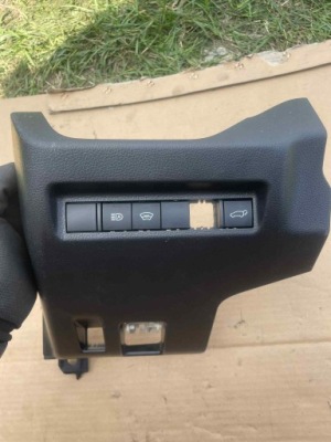 Панель защита консоли левая панель ассистент toyota rav4 v europa 55545-42100 фото №1