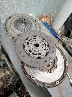 Vw eos golf v seat leon ii altea 2.0 tdi bmm колесо двомасовий фото №1