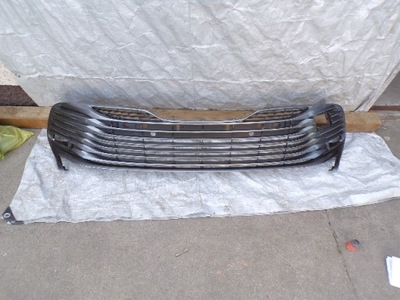 Решітка решітка радіатора бампера перед toyota camry viii 17- фото №1