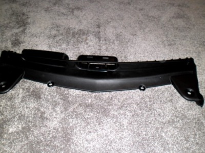 Mercedes e 213 накладка впуск поперечина ловушка 2135011100 фото №1