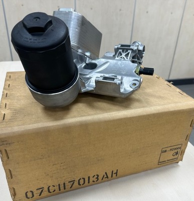 Bentley continental w12 2004- основа фільтра оливи радіатор 07c117013 фото №1