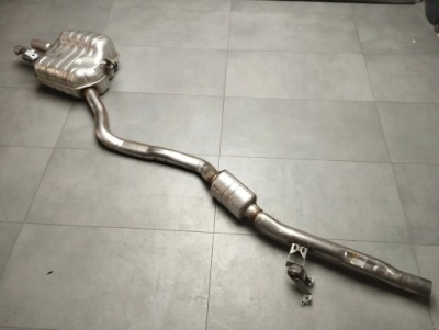 Audi a5 8t вихлоп гасник 8k0253611bh фото №1