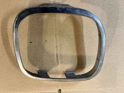 Рамка протитуманної фари ліва subaru forester 00 02 фото №1