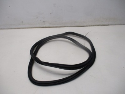 Прокладка двері правий задня peugeot 308 t9 hb фото №1