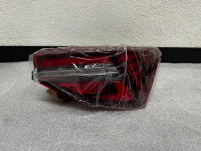 Skoda karoq лампа правый задняя 57a945208c nowa фото №1