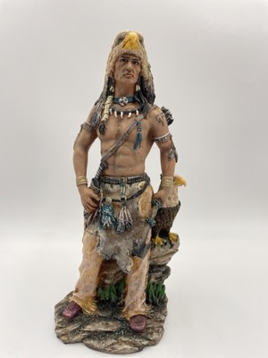 Figurka - Statuetka indiańskiego wojownika z orłem 26cm