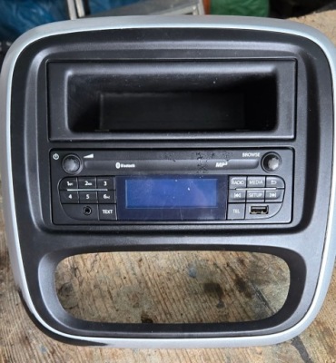 Renault trafic iii vivaro b радіо 281151817r фото №1