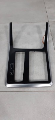 Audi q8 рамка dekor панели туннель 4m8863324 фото №1