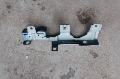 Renault twingo ii кронштейн крыла перед левая фото №1