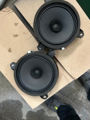 Toyota yaris iv динамік двері перед задня фото №1