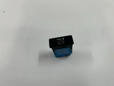 Bmw 5 g30 g31 2020 роз'єм / з'єднувач usb 8711939 фото №1