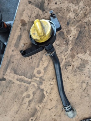 Труба заливної оливи кришка trafic ii фото №1