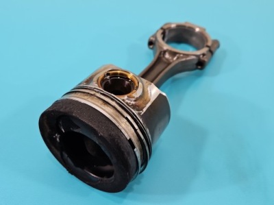 Поршень vw crafter 06- bjl 2.5 tdi 163km фото №1