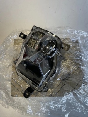 Протитуманна фара лівий передній lexus 8122076020 2021 фото №1