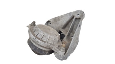 Audi a6 c4 кронштейн двигуна подушка 4a0199353a фото №1