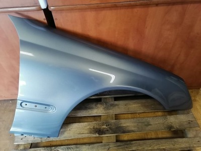 Крыло правый перед mercedes w203 747 фото №1