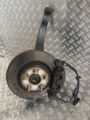 Поворотный кулак левая передняя jeep cherokee wk2 3.0crd фото №1