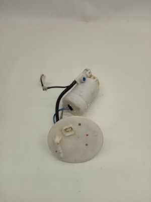 Suzuki оригінальний номер 15100-69l00 насос пального фото №1